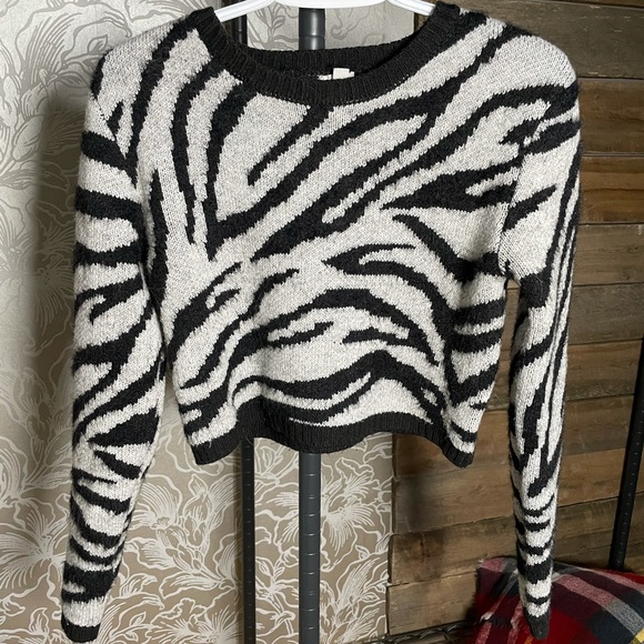 Cropped Long Sleeve - Picture 1 of 1